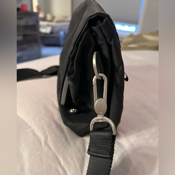 Lululemon Black Crossbody Bag - Picture 5 of 15